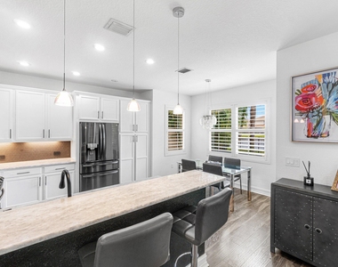 8300 Calabria Lakes Drive - Photo Thumbnail 15