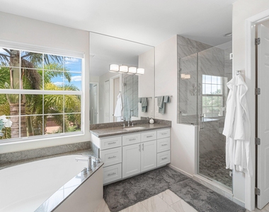 8300 Calabria Lakes Drive - Photo Thumbnail 27