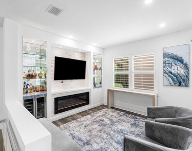 8300 Calabria Lakes Drive - Photo Thumbnail 6