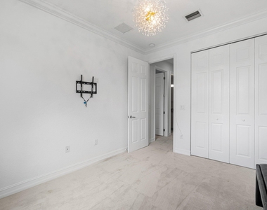 8300 Calabria Lakes Drive - Photo Thumbnail 37