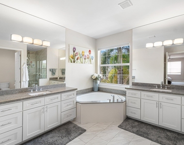 8300 Calabria Lakes Drive - Photo Thumbnail 26