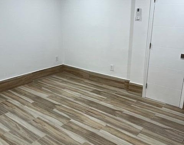 1858 Dewey Street - Photo Thumbnail 4