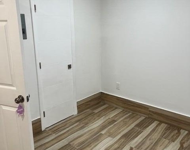 1858 Dewey Street - Photo Thumbnail 5