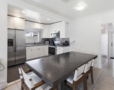 1234 Nw 7th Avenue - Photo Thumbnail 3