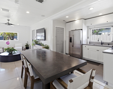 1234 Nw 7th Avenue - Photo Thumbnail 4