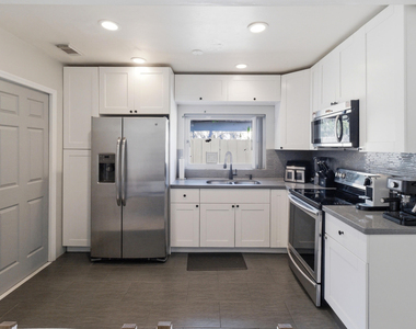 1234 Nw 7th Avenue - Photo Thumbnail 6