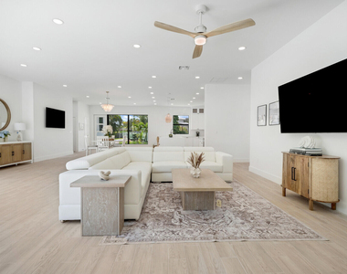 1248 N Harbor Drive - Photo Thumbnail 21
