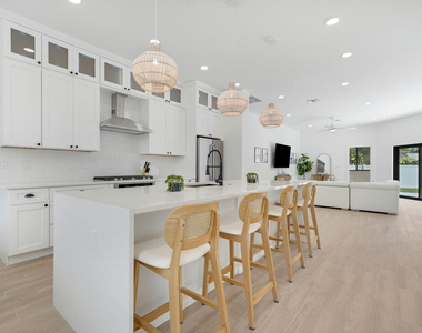 1248 N Harbor Drive - Photo Thumbnail 13