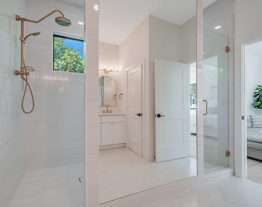 1248 N Harbor Drive - Photo Thumbnail 31
