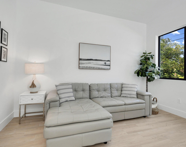 1248 N Harbor Drive - Photo Thumbnail 28
