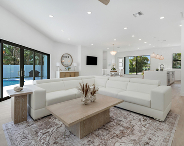 1248 N Harbor Drive - Photo Thumbnail 22