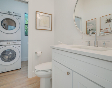 1248 N Harbor Drive - Photo Thumbnail 23