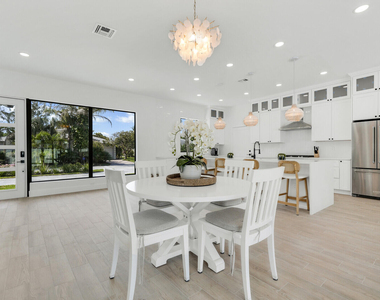 1248 N Harbor Drive - Photo Thumbnail 9
