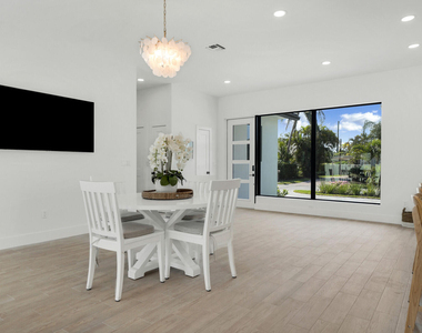 1248 N Harbor Drive - Photo Thumbnail 8