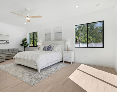 1248 N Harbor Drive - Photo Thumbnail 25