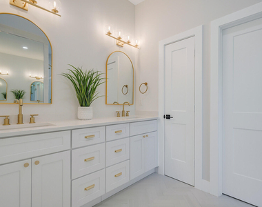 1248 N Harbor Drive - Photo Thumbnail 30