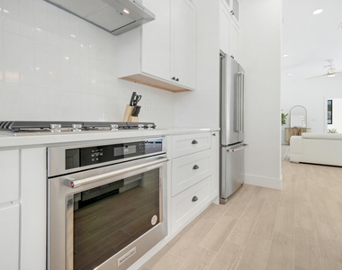 1248 N Harbor Drive - Photo Thumbnail 16