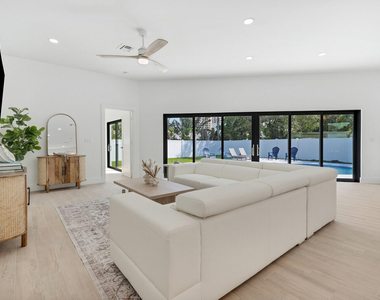 1248 N Harbor Drive - Photo Thumbnail 19