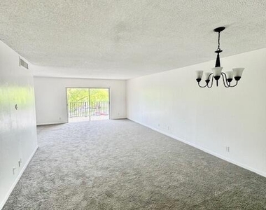 3300 Spanish Moss Terrace - Photo Thumbnail 14