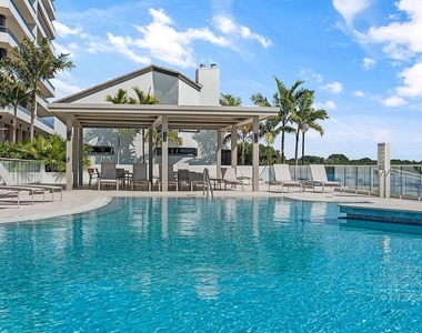 100 Lakeshore Drive - Photo Thumbnail 24