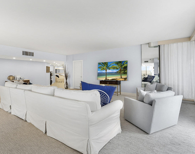 100 Lakeshore Drive - Photo Thumbnail 7