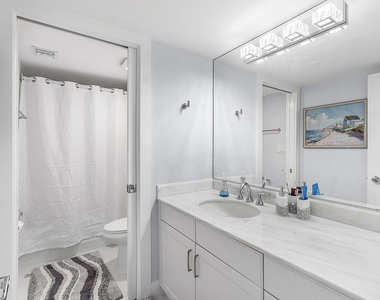 100 Lakeshore Drive - Photo Thumbnail 21