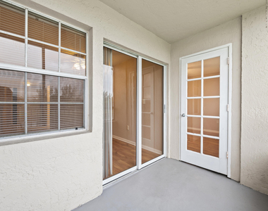 2861 N Oakland Forest Drive - Photo Thumbnail 18