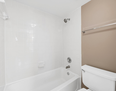 2861 N Oakland Forest Drive - Photo Thumbnail 12
