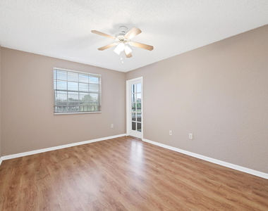 2861 N Oakland Forest Drive - Photo Thumbnail 10