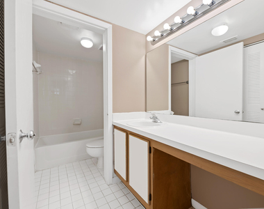 2861 N Oakland Forest Drive - Photo Thumbnail 11