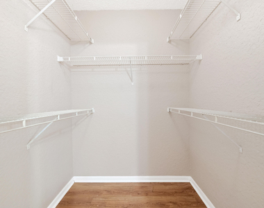 2861 N Oakland Forest Drive - Photo Thumbnail 17