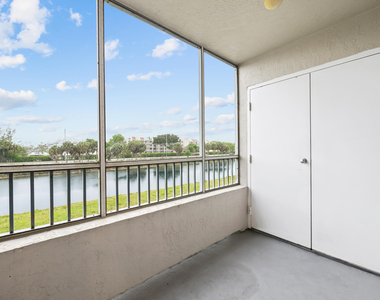 2861 N Oakland Forest Drive - Photo Thumbnail 20