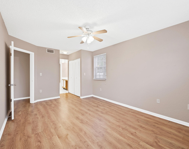 2861 N Oakland Forest Drive - Photo Thumbnail 8