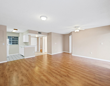 2861 N Oakland Forest Drive - Photo Thumbnail 5