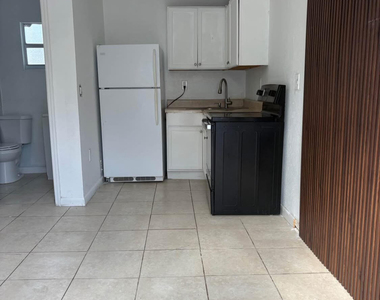 136 N 24th Avenue - Photo Thumbnail 3
