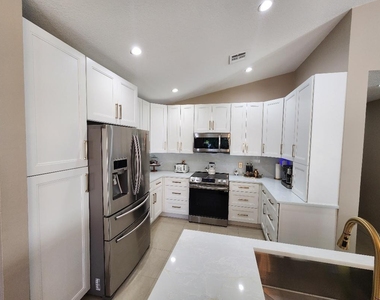 3760 Nw 19th Street - Photo Thumbnail 5