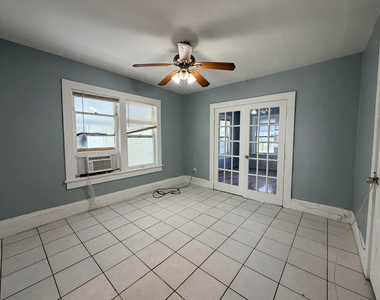 216 S 16th Avenue - Photo Thumbnail 5