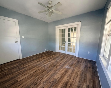 216 S 16th Avenue - Photo Thumbnail 2