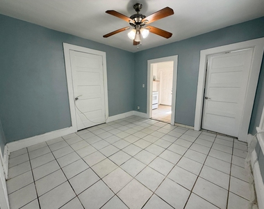 216 S 16th Avenue - Photo Thumbnail 6