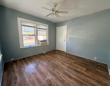 216 S 16th Avenue - Photo Thumbnail 4