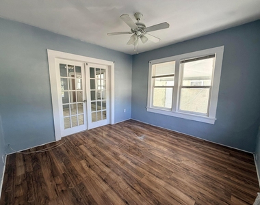 216 S 16th Avenue - Photo Thumbnail 3