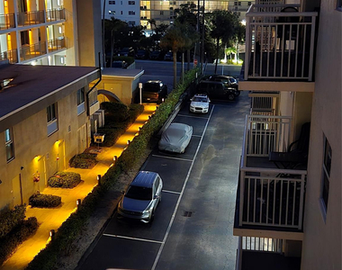 1161 Hillsboro Mile - Photo Thumbnail 29