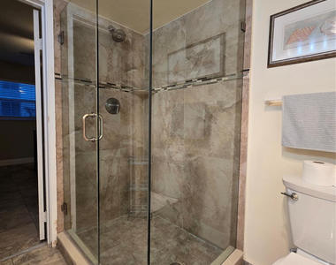 1161 Hillsboro Mile - Photo Thumbnail 21