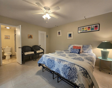 1161 Hillsboro Mile - Photo Thumbnail 42
