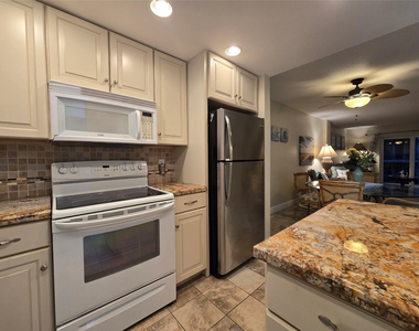 1161 Hillsboro Mile - Photo Thumbnail 5