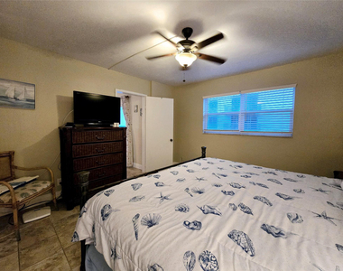 1161 Hillsboro Mile - Photo Thumbnail 16