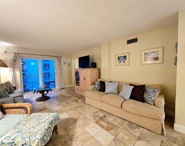 1161 Hillsboro Mile - Photo Thumbnail 8