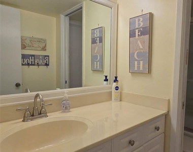 1161 Hillsboro Mile - Photo Thumbnail 45