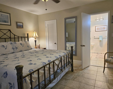 1161 Hillsboro Mile - Photo Thumbnail 14