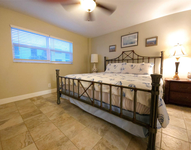 1161 Hillsboro Mile - Photo Thumbnail 15